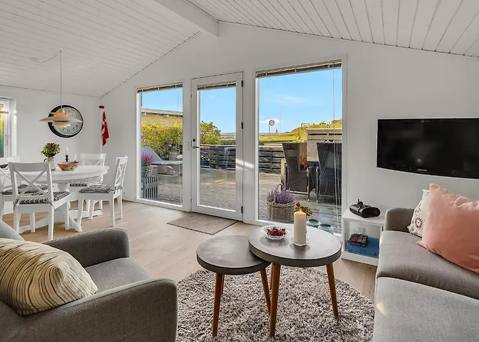 Awesome In With Kitchen בית נופש